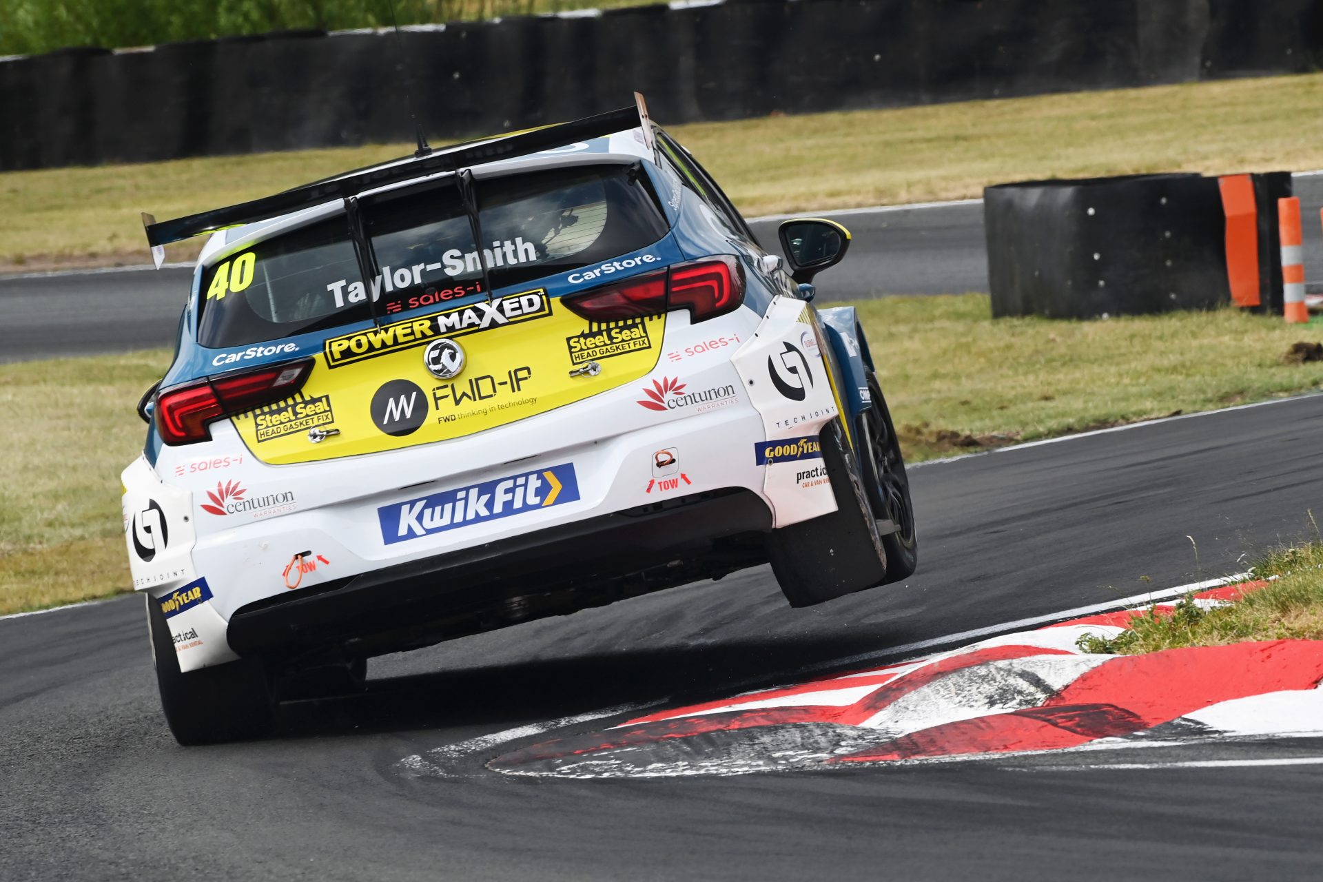 Aron TaylorSmith's Unrewarded Promise at Oulton Park Hako