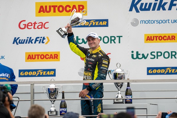 Resilience rewards TaylorSmith with Independents hattrick Hako